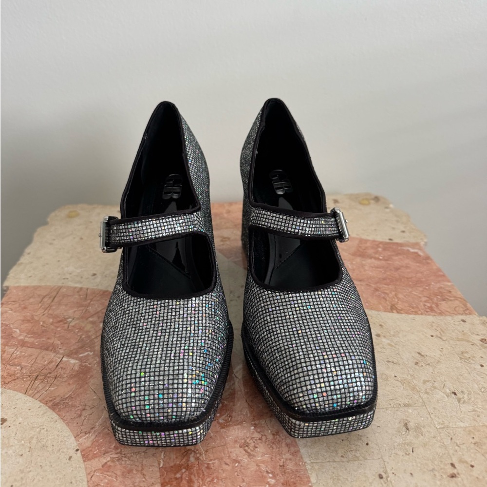 GB Gianni Bini 2-Night shiny Mary Jane platform pump Size 6.5 - Picture 3 of 7